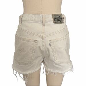 Vintage Levi’s Beige Silvertab Cuttoff Shorts 28